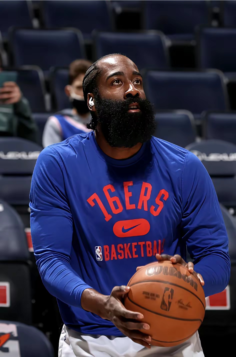 APP下载 离谱!哈登与80激战皇家马德里分钟官方发布新规胜负难料,里昂复出首秀